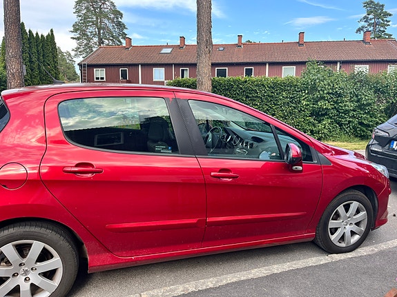 Peugeot 308 4 of 5