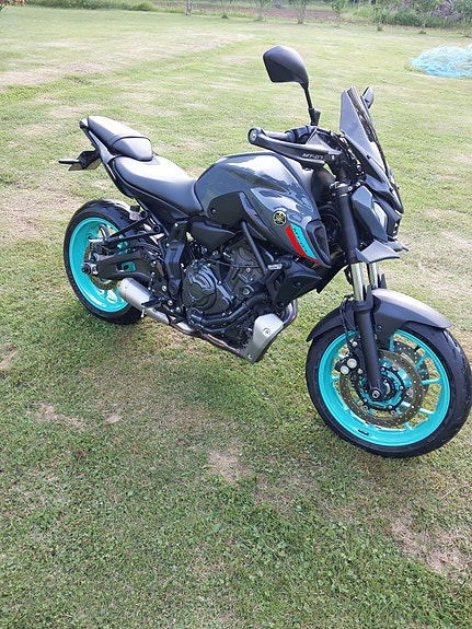 Yamaha MT-07 2 of 4