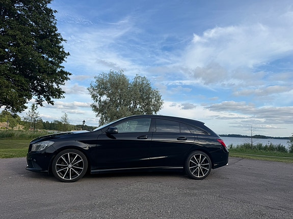 Mercedes-Benz CLA200 2 of 5