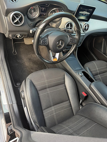 Mercedes-Benz CLA200 5 of 5