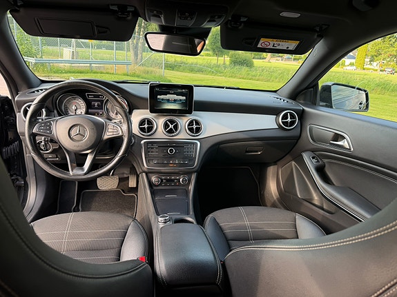 Mercedes-Benz CLA200 4 of 5