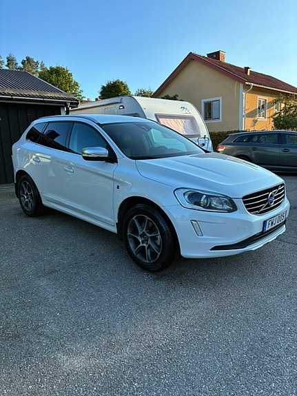 Volvo XC60 2 of 5