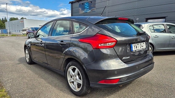 Ford Focus 3 of 5
