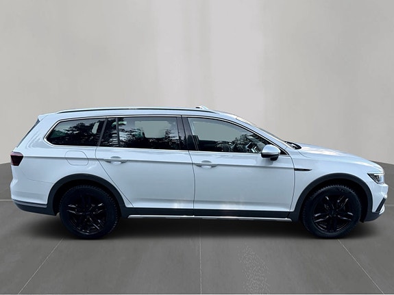 Volkswagen Passat Alltrack 4 of 5