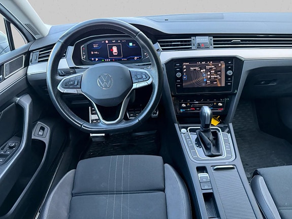 Volkswagen Passat Alltrack 8 of 15