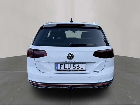 Volkswagen Passat Alltrack 3 of 5
