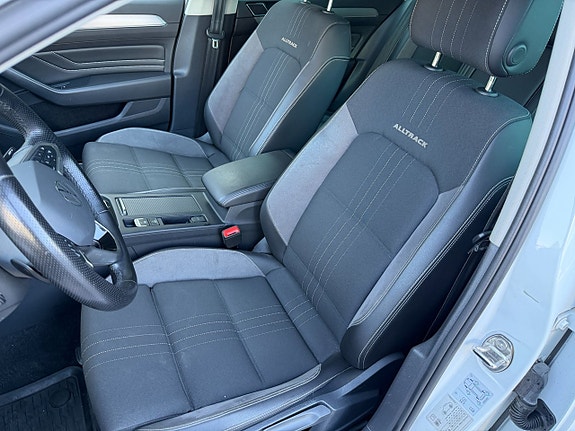 Volkswagen Passat Alltrack 12 of 15
