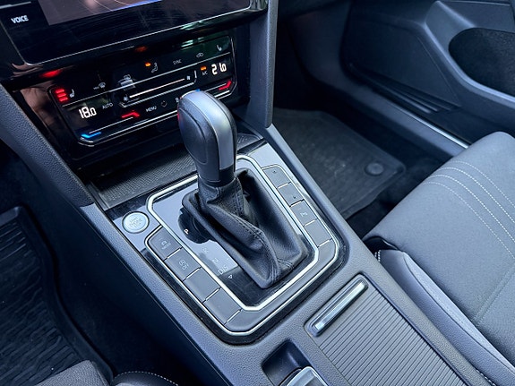 Volkswagen Passat Alltrack 10 of 15
