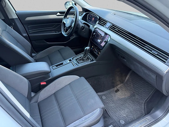 Volkswagen Passat Alltrack 13 of 15