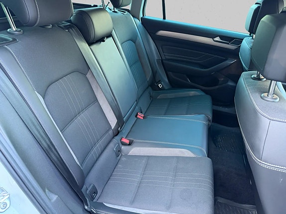 Volkswagen Passat Alltrack 14 of 15