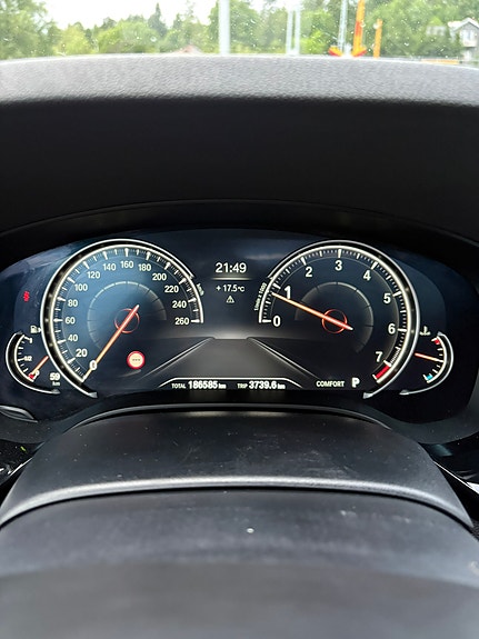 BMW 540i 25 of 28