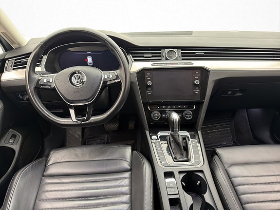 Volkswagen Passat 12 of 30
