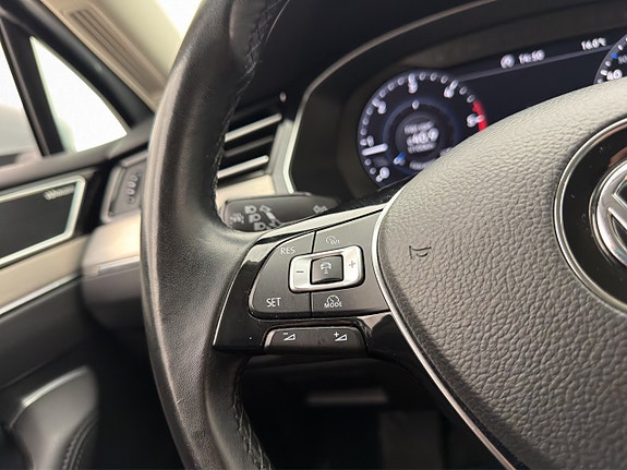Volkswagen Passat 14 of 30
