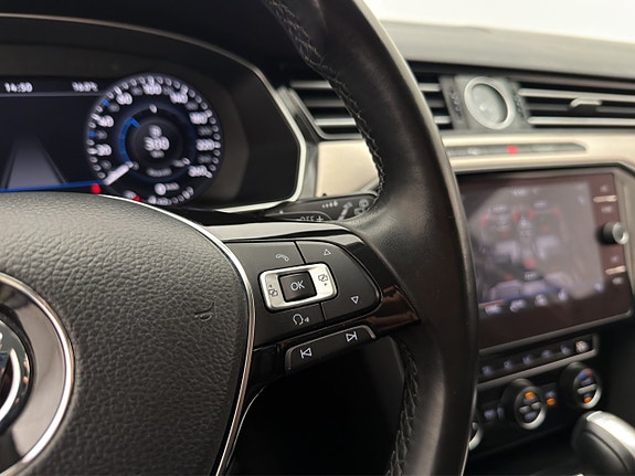 Volkswagen Passat 16 of 30