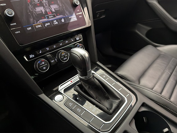Volkswagen Passat 22 of 30