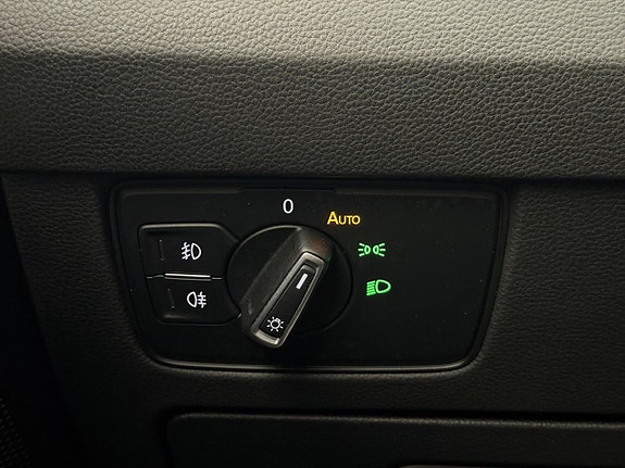 Volkswagen Passat 30 of 30