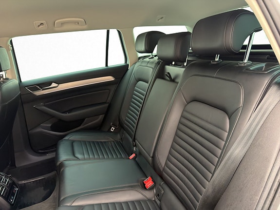 Volkswagen Passat 26 of 30