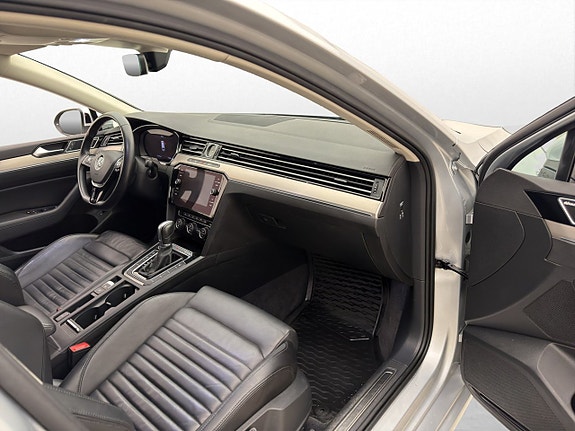 Volkswagen Passat 23 of 30