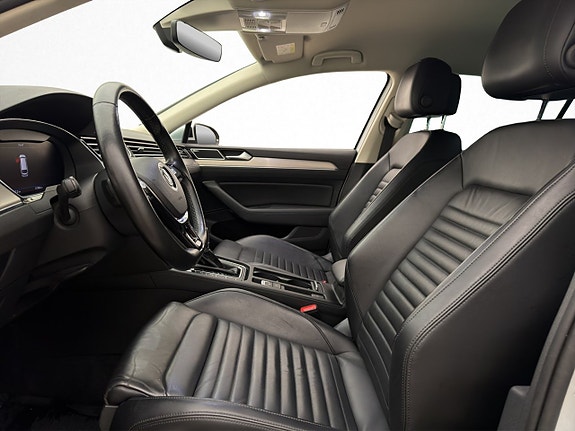 Volkswagen Passat 11 of 30