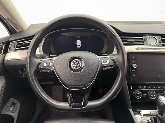 Volkswagen Passat 13 of 30