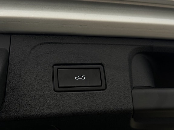 Volkswagen Passat 28 of 30