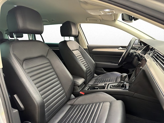 Volkswagen Passat 24 of 30