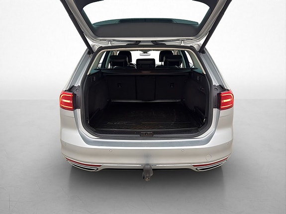 Volkswagen Passat 27 of 30