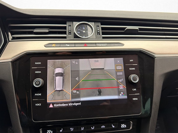 Volkswagen Passat 19 of 30