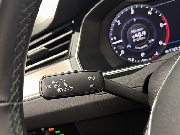 Volkswagen Passat 17 of 30