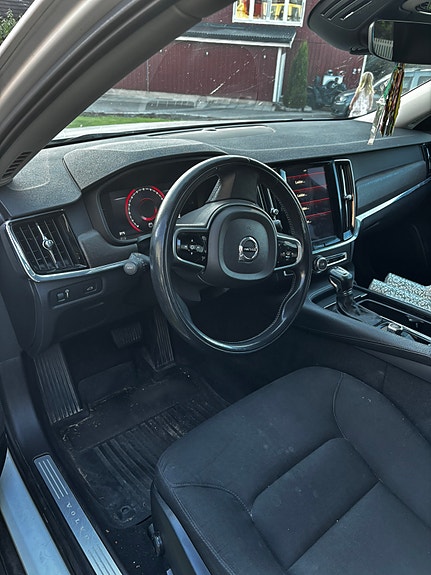 Volvo V90 Cross Country 3 of 3