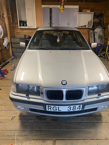 BMW 316i 3 of 5