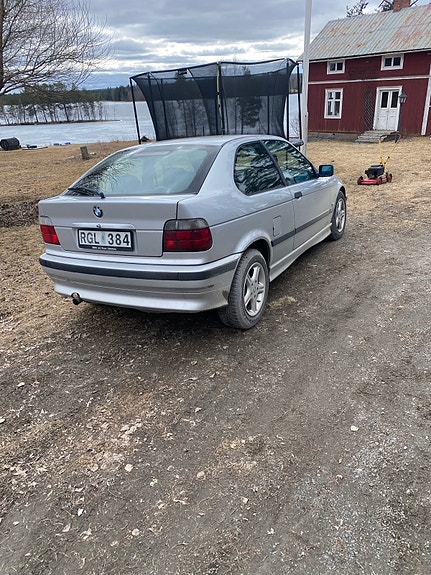 BMW 316i 2 of 5
