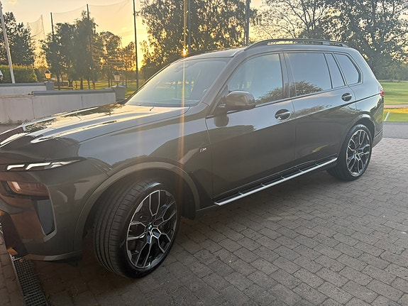 BMW X7 3 of 5