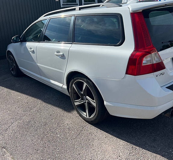 Volvo V70 2 of 5