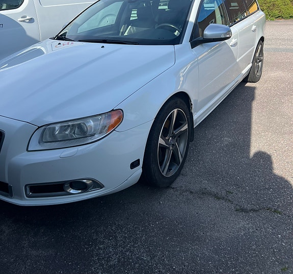 Volvo V70 4 of 5