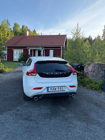 Volvo V40 3 of 5