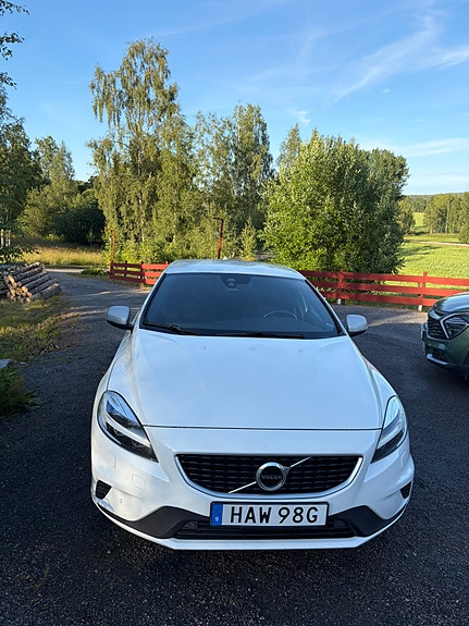 Volvo V40 2 of 5