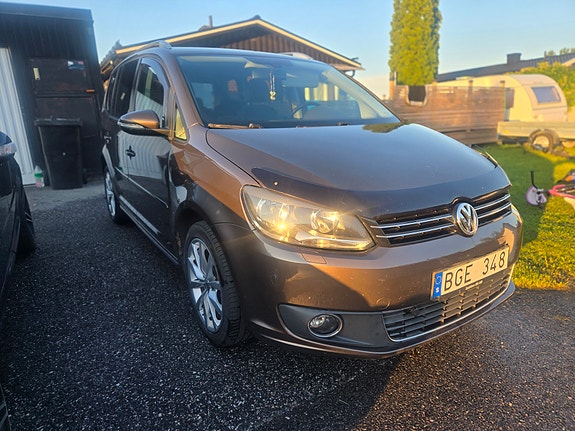 Volkswagen Touran 2 of 8