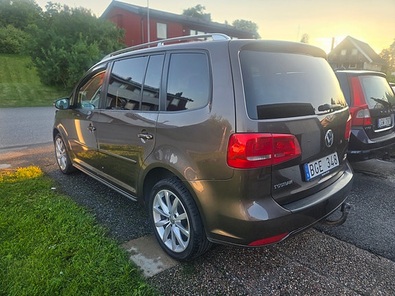 Volkswagen Touran 3 of 8
