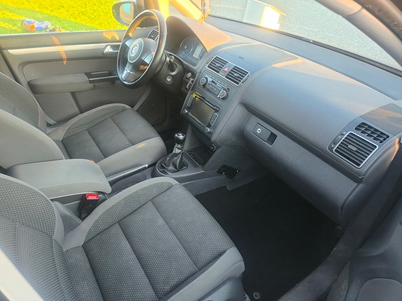 Volkswagen Touran 5 of 8