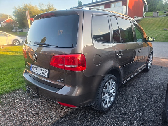Volkswagen Touran 4 of 8