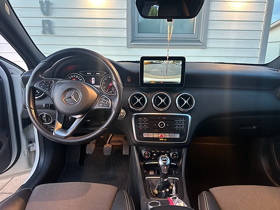 Mercedes-Benz A180 10 of 15