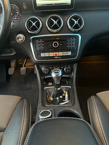 Mercedes-Benz A180 12 of 15