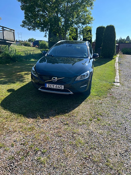 Volvo V60 Cross Country 3 of 5