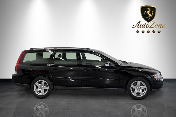 Volvo V70 3 of 5