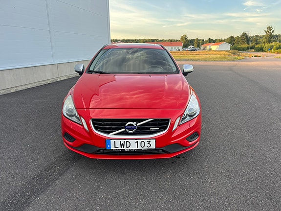 Volvo V60 2 of 5