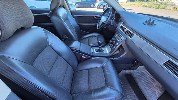 Volvo V70 8 of 9
