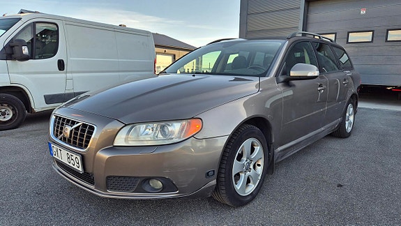 Volvo V70 2 of 9