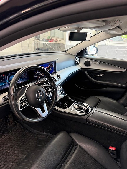 Mercedes-Benz E220 7 of 23
