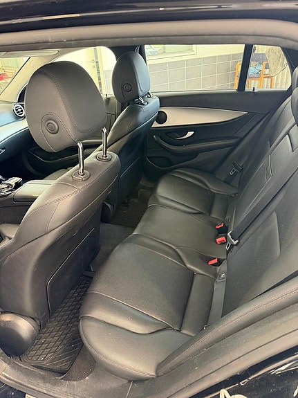 Mercedes-Benz E220 11 of 23